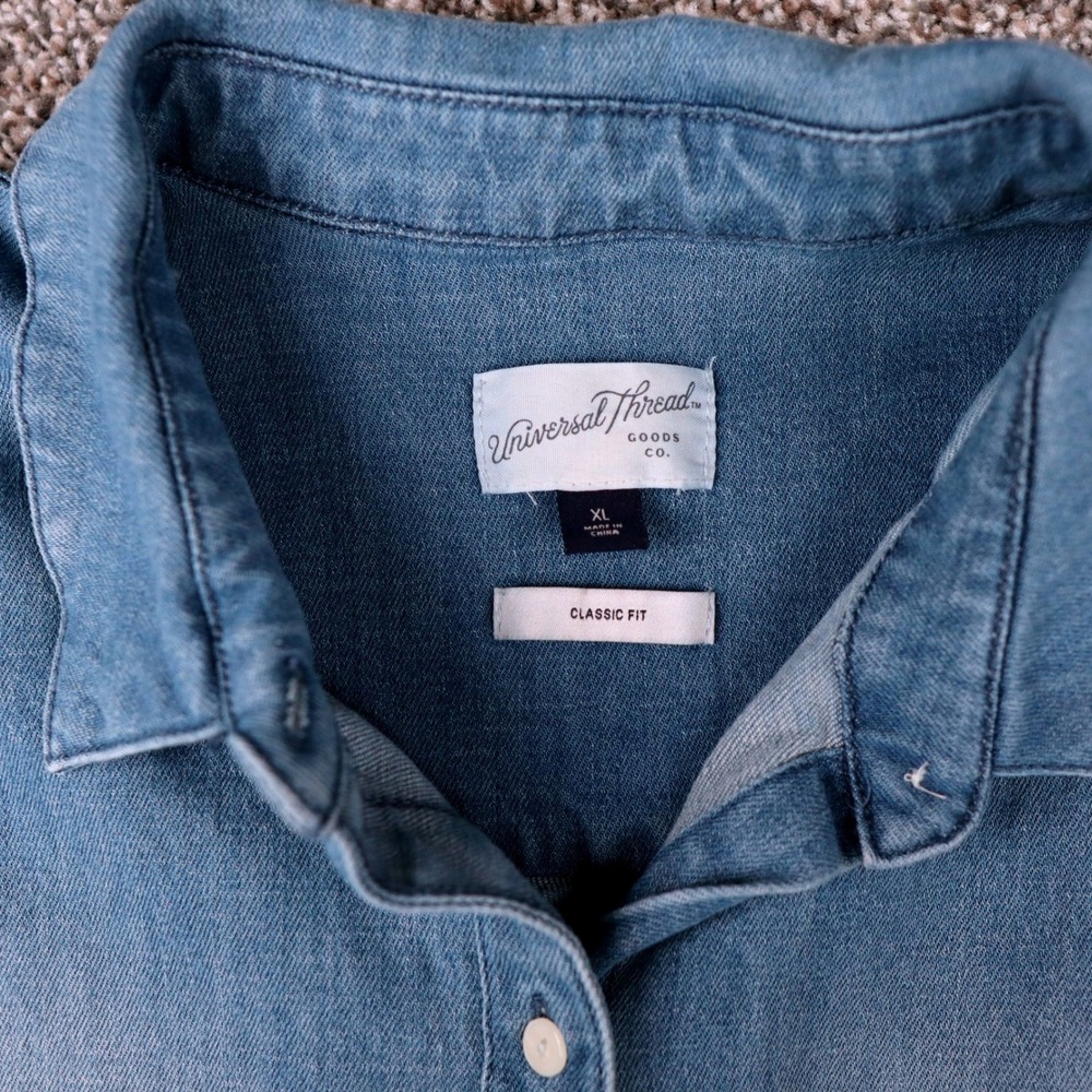 Universal Thread Womens XL Blue Denim Button Down Shirt Classic Fit Long Sleeve - Picture 4 of 8